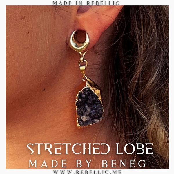 Stretching of earlobes